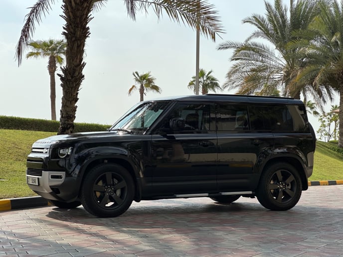 إيجار رينج روفر ديفندر HSE V6 (أسود), 2023 في دبي