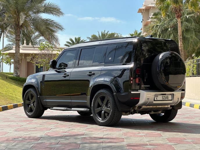 إيجار رينج روفر ديفندر HSE V6 (أسود), 2023 في دبي