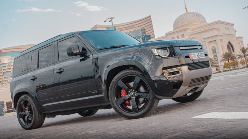 Range Rover Defender (Schwarz), 2023  zur Miete in Abu Dhabi