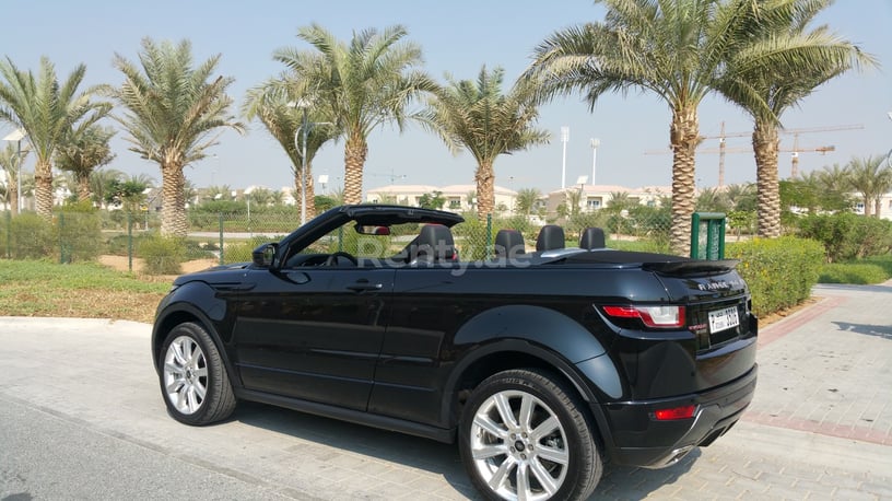 Range Rover Evoque (Zwart), 2017 te huur in Dubai