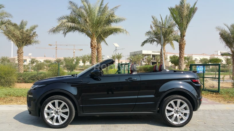 Range Rover Evoque (Zwart), 2017 te huur in Dubai