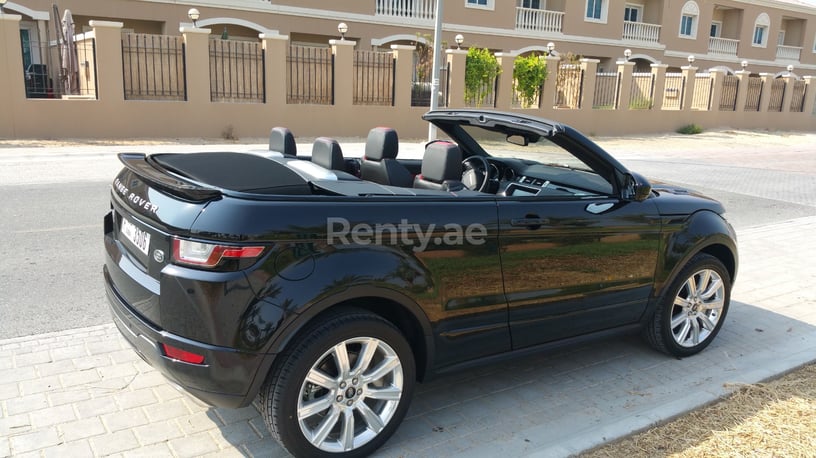 Range Rover Evoque (Zwart), 2017 te huur in Dubai
