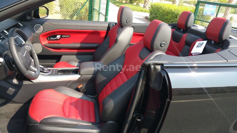 Range Rover Evoque (Zwart), 2017 te huur in Dubai