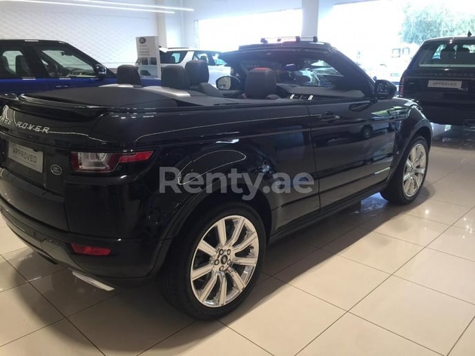 在迪拜 租 路虎揽胜Evoque (黑色), 2021