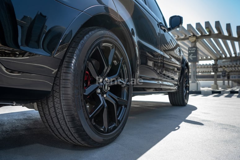 Range Rover Sport SVR (Noir), 2021 &agrave; louer &agrave; Duba&iuml;