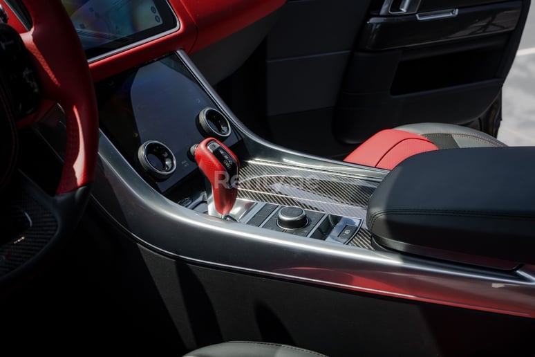 Range Rover Sport SVR (Noir), 2021 &agrave; louer &agrave; Duba&iuml;