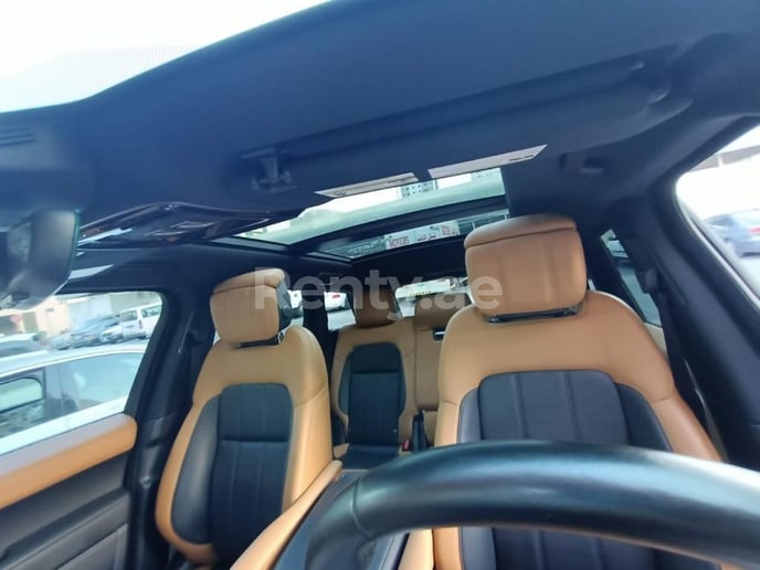 Range Rover Sport (Zwart), 2021 te huur in Dubai