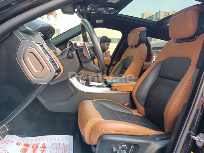 Range Rover Sport (Zwart), 2021 te huur in Dubai