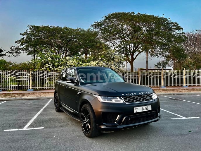Range Rover Sport Dynamic (Zwart), 2021 te huur in Dubai