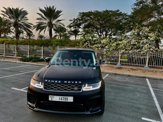 Range Rover Sport Dynamic (Zwart), 2021 te huur in Dubai