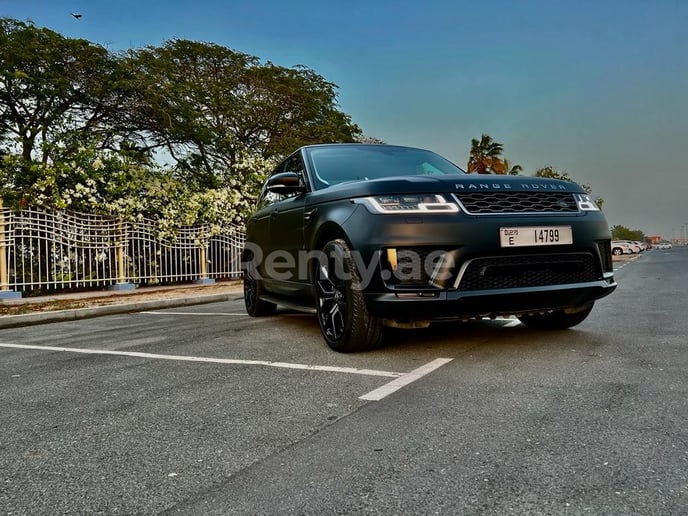 Range Rover Sport Dynamic (Zwart), 2021 te huur in Dubai