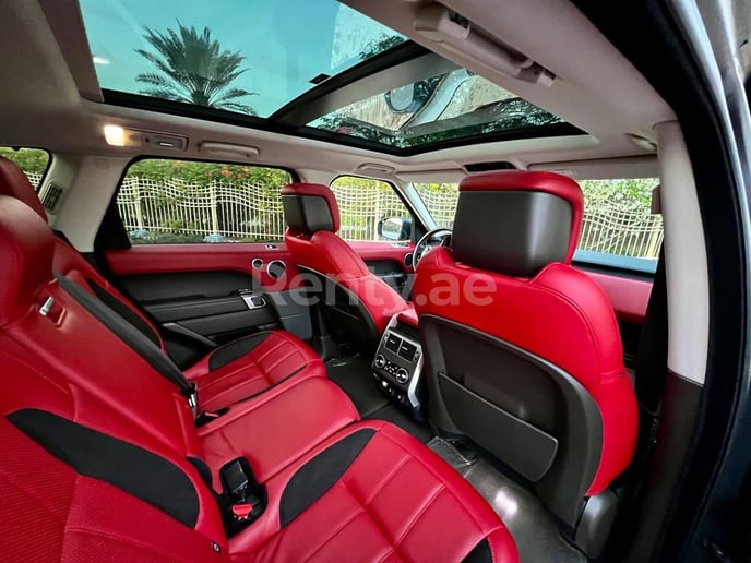 Range Rover Sport Dynamic (Zwart), 2021 te huur in Dubai