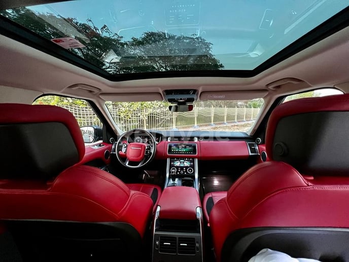 Range Rover Sport Dynamic (Zwart), 2021 te huur in Dubai