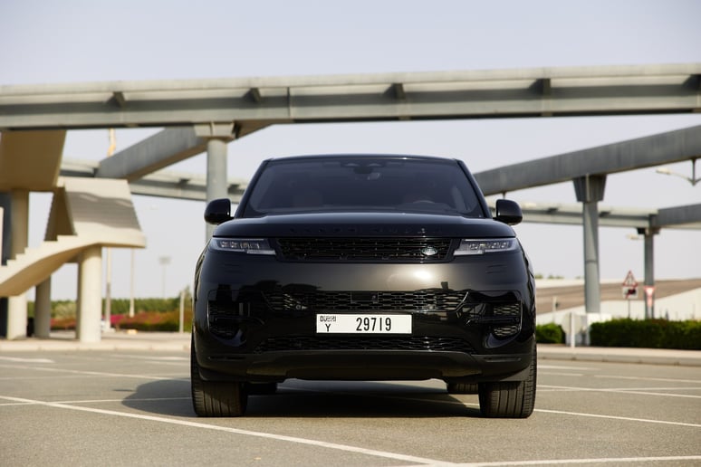 Range Rover Sport (Negro), 2023 para alquiler en Dubai 0