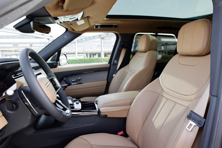 Range Rover Sport (Negro), 2023 para alquiler en Dubai 3
