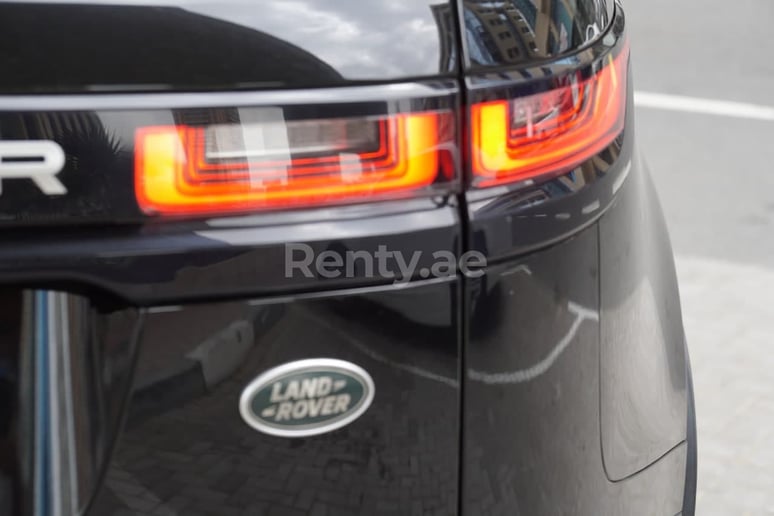 Range Rover Velar (Черный), 2019 для аренды в Шарджа