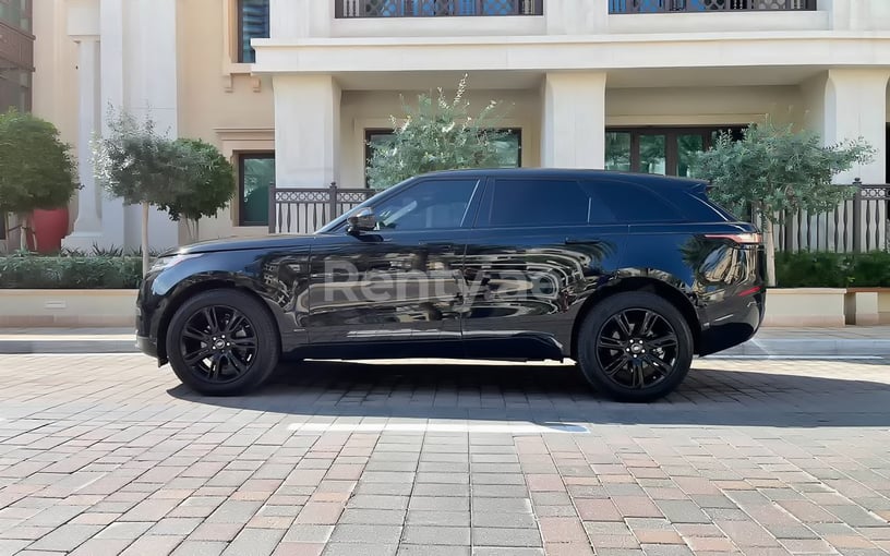 Range Rover Velar (Nero), 2020 in affitto a Abu Dhabi