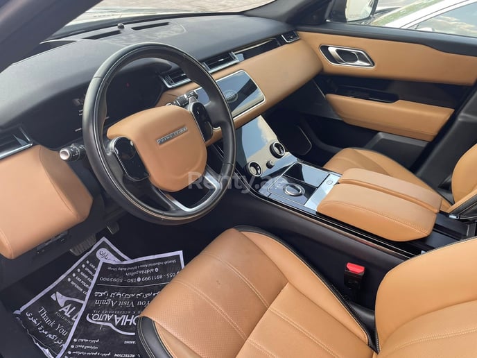 Range Rover Velar (Nero), 2020 in affitto a Abu Dhabi