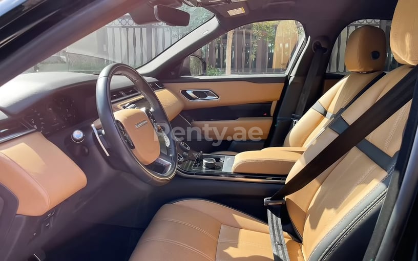 Range Rover Velar (Nero), 2020 in affitto a Abu Dhabi