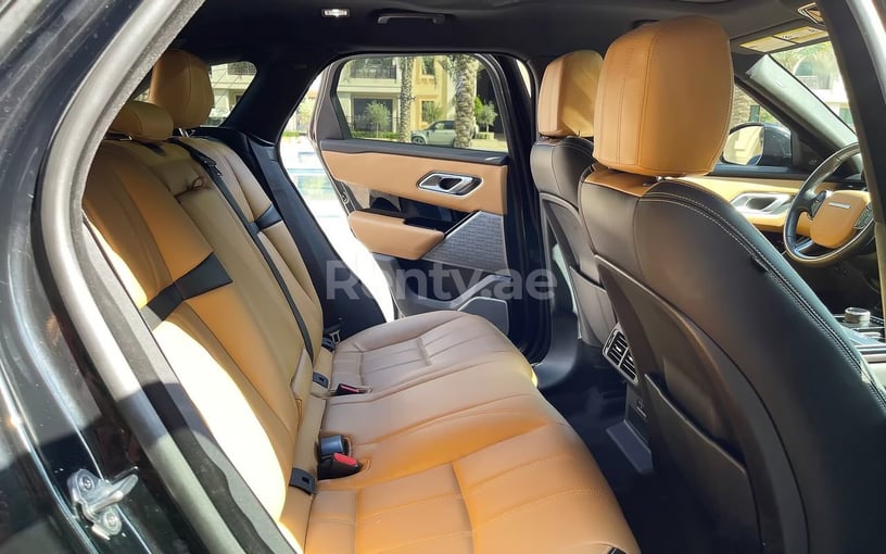 Range Rover Velar (Nero), 2020 in affitto a Abu Dhabi