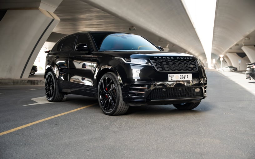 Res&uuml;'l-Hayme'de kiralık Range Rover Velar (Siyah), 2021