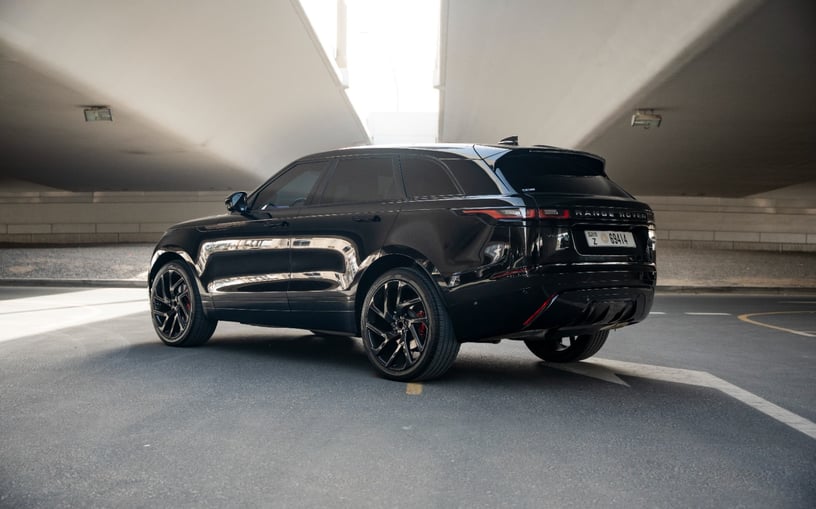 Res&uuml;'l-Hayme'de kiralık Range Rover Velar (Siyah), 2021