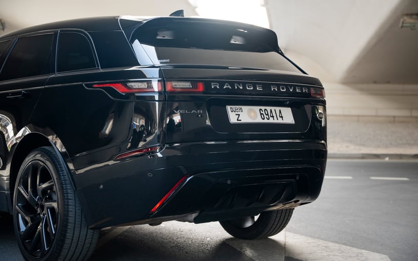 Res&uuml;'l-Hayme'de kiralık Range Rover Velar (Siyah), 2021