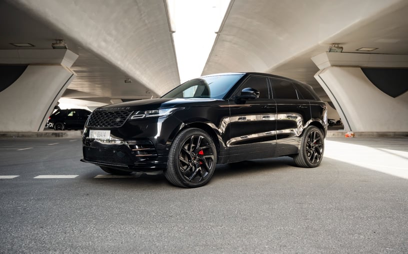 Res&uuml;'l-Hayme'de kiralık Range Rover Velar (Siyah), 2021