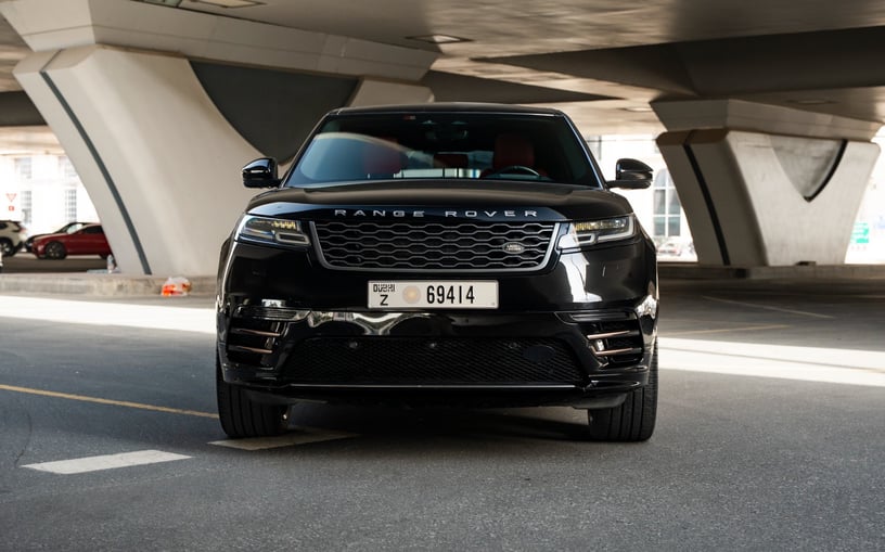 Res&uuml;'l-Hayme'de kiralık Range Rover Velar (Siyah), 2021