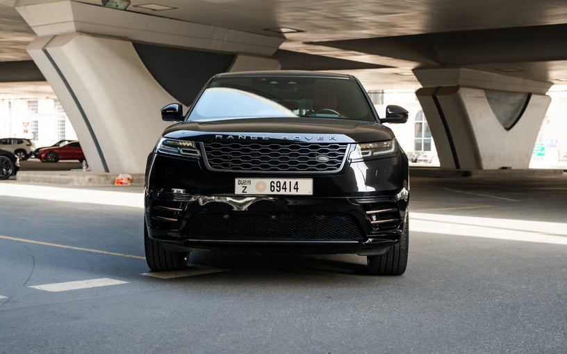 Res&uuml;'l-Hayme'de kiralık Range Rover Velar (Siyah), 2021