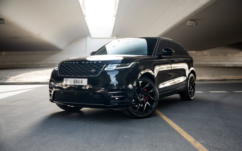 Res&uuml;'l-Hayme'de kiralık Range Rover Velar (Siyah), 2021