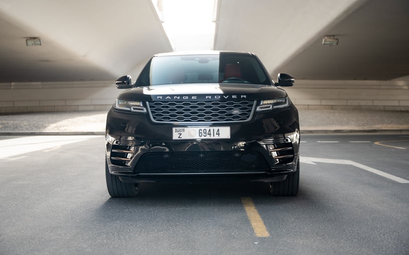 Res&uuml;'l-Hayme'de kiralık Range Rover Velar (Siyah), 2021
