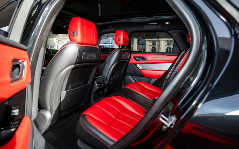 Res&uuml;'l-Hayme'de kiralık Range Rover Velar (Siyah), 2021