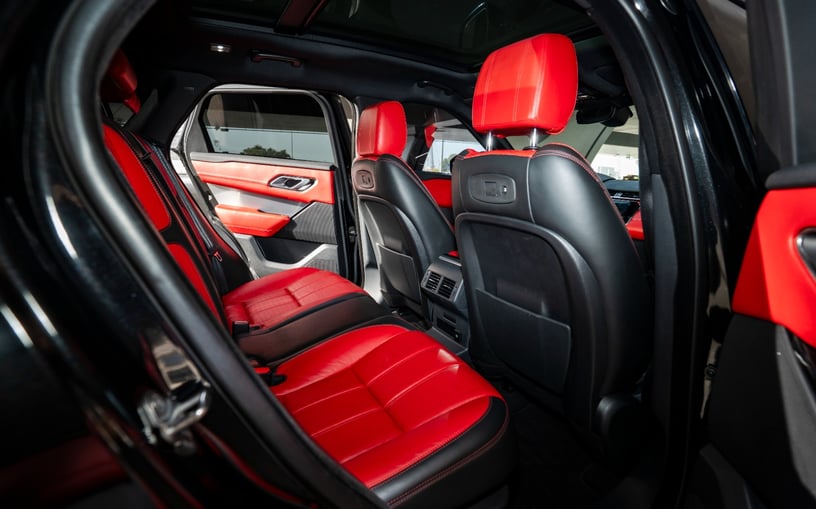 Res&uuml;'l-Hayme'de kiralık Range Rover Velar (Siyah), 2021