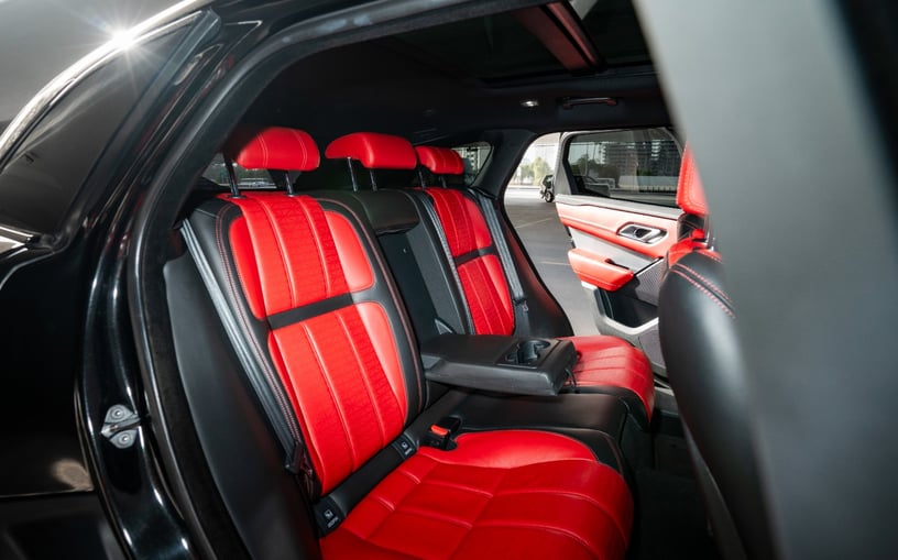 Res&uuml;'l-Hayme'de kiralık Range Rover Velar (Siyah), 2021