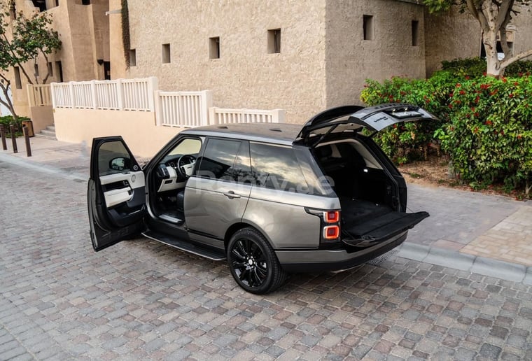 Range Rover Vogue (Noir), 2019 &agrave; louer &agrave; Duba&iuml;