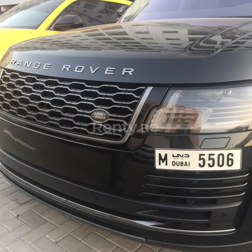 Range Rover Vogue (Negro), 2019 para alquiler en Dub&aacute;i