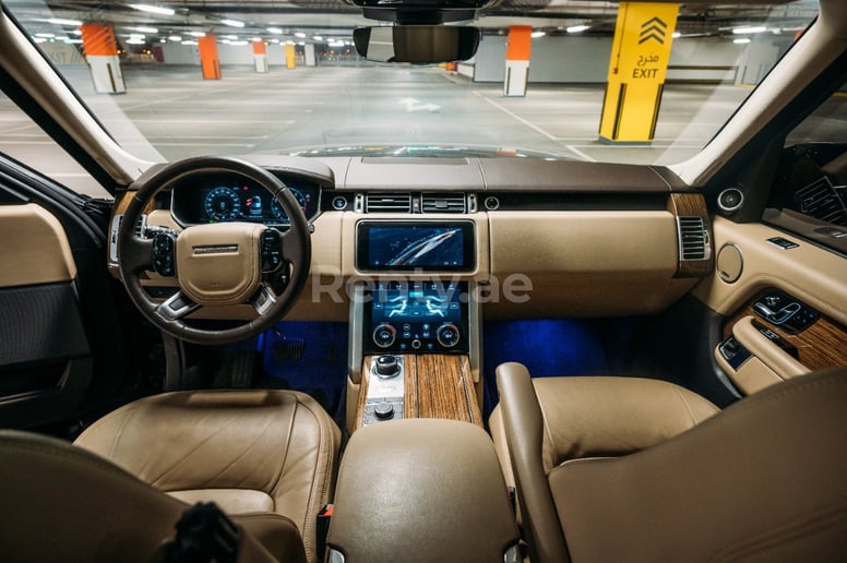 Range Rover Vogue (Nero), 2019 in affitto a Dubai
