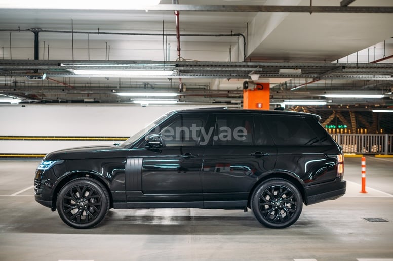 Range Rover Vogue (Nero), 2019 in affitto a Dubai