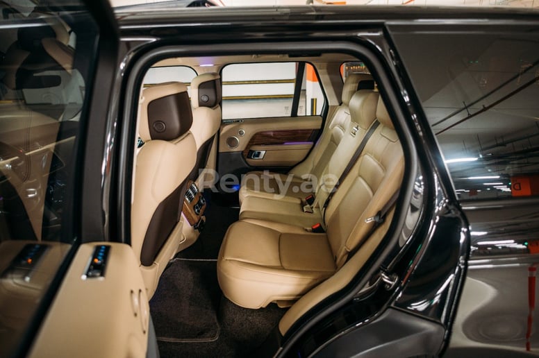 Range Rover Vogue (Nero), 2019 in affitto a Dubai