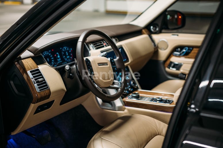 Range Rover Vogue (Nero), 2019 in affitto a Dubai