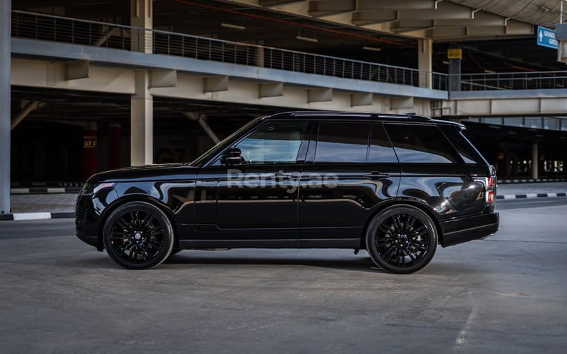 Range Rover Vogue (Черный), 2020 для аренды в Дубай