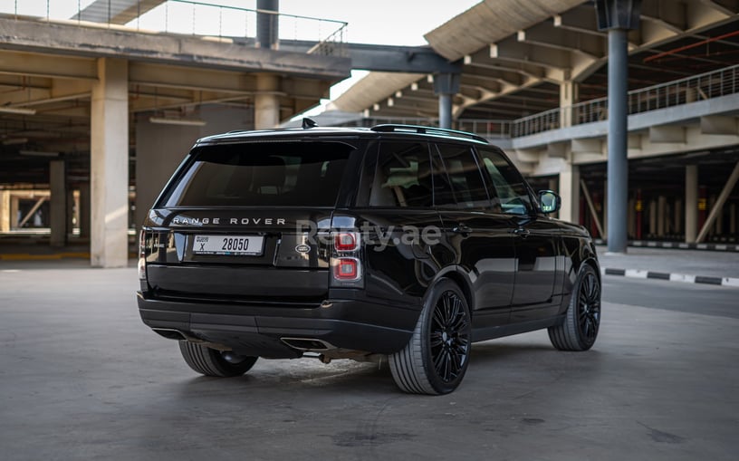 Range Rover Vogue (Черный), 2020 для аренды в Дубай