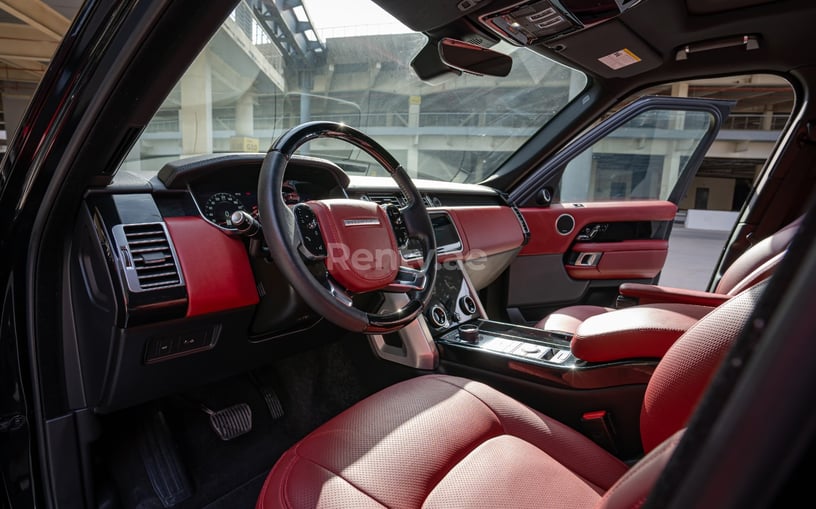 Range Rover Vogue (Черный), 2020 для аренды в Дубай