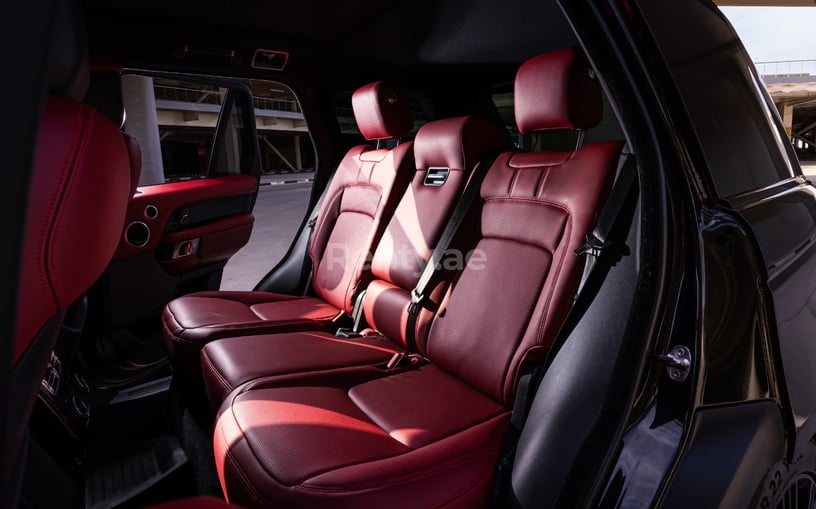 Range Rover Vogue (Черный), 2020 для аренды в Дубай