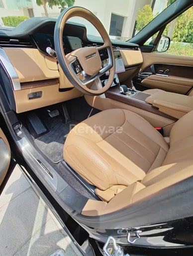 Range Rover Vogue (Zwart), 2022 te huur in Sharjah