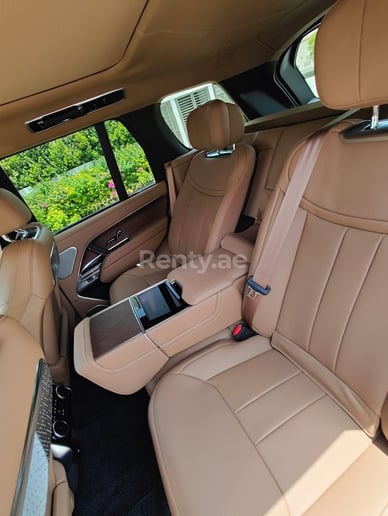 Range Rover Vogue (Zwart), 2022 te huur in Sharjah