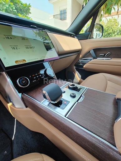 Range Rover Vogue (Zwart), 2022 te huur in Sharjah