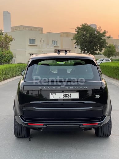 Range Rover Vogue (Negro), 2022 para alquiler en Ras Al Khaimah