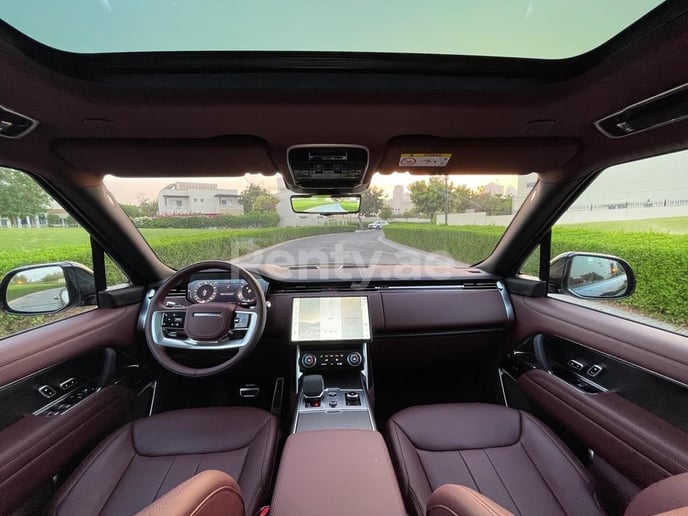 Range Rover Vogue (Negro), 2022 para alquiler en Ras Al Khaimah